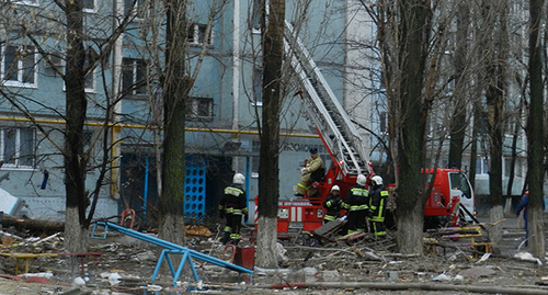 Пожарная машину у дома в Волгограде. Фото Татьяны Филимоновой для "Кавказского узла" Пожарная машину у дома в Волгограде. Фото Татьяны Филимоновой для "Кавказского узла"