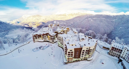 "Роза хутор". Фото: http://www.blogsochi.ru/content/na-kurorte-roza-khutor-otkrylsya-pervyi-balneologicheskii-otel "Роза хутор". Фото: http://www.blogsochi.ru/content/na-kurorte-roza-khutor-otkrylsya-pervyi-balneologicheskii-otel