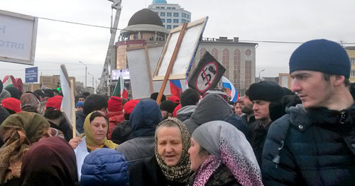 Участники митинга в поддержку Кадырова. Грозный, 22 января 2016 г. Фото Николая Петрова для "Кавказского узла" Участники митинга в поддержку Кадырова. Грозный, 22 января 2016 г. Фото Николая Петрова для "Кавказского узла"