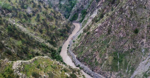 Пропасть в Цунтинском районе. Дагестан. Фото: пресс-служба ГУ МЧС РФ по Республике Дагестан Пропасть в Цунтинском районе. Дагестан. Фото: пресс-служба ГУ МЧС РФ по Республике Дагестан