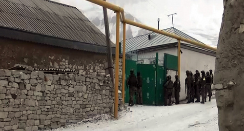 КТО в Дагестане. Фото: http://nac.gov.ru/kontrterroristicheskie-operacii/ukryvavshiysya-v-blokirovannom-dome-bandit.html КТО в Дагестане. Фото: http://nac.gov.ru/kontrterroristicheskie-operacii/ukryvavshiysya-v-blokirovannom-dome-bandit.html