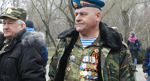 Участник митинга в Волгограде. Фото Татьяны Филимоновой для "Кавказского узла" Участник митинга в Волгограде. Фото Татьяны Филимоновой для "Кавказского узла"