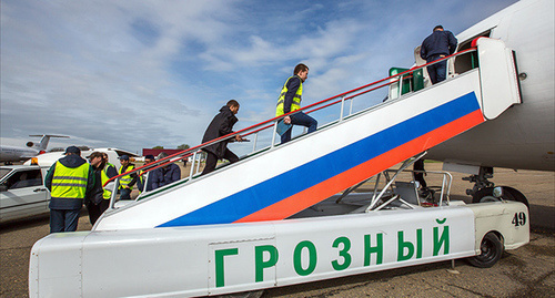 Посадка пассажиров в Грозном. Фото: http://www.aviatablo.ru/ Посадка пассажиров в Грозном. Фото: http://www.aviatablo.ru/