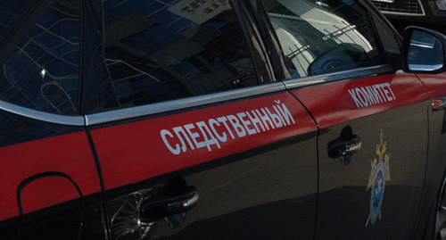 Надпись на служебном автомобиле "Следственный комитет". Фото Нины Тумановой для "Кавказского узла" Надпись на служебном автомобиле "Следственный комитет". Фото Нины Тумановой для "Кавказского узла"