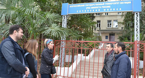 Рейд движения "Народный контроль" в Сочи. 27.02.2016. Фото Светлана Кравченко для "Кавказского узла" Рейд движения "Народный контроль" в Сочи. 27.02.2016. Фото Светлана Кравченко для "Кавказского узла"