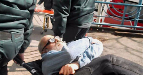 Полицейские везут Вардгеса Гаспари в суд, 15 февраля 2016 г. Фото: RFE/RL
