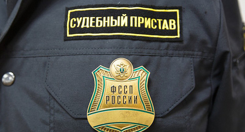 Нашивка на форме "судебный пристав". Фото: http://tvk6.ru/publications/news/15415/ Нашивка на форме "судебный пристав". Фото: http://tvk6.ru/publications/news/15415/