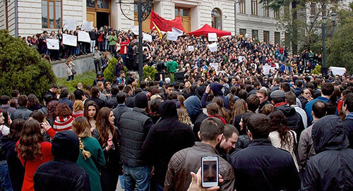 Студенческие выступления в Тбилиси. Фото: © Sputnik/ Levan Avlabreli, http://sputnik-georgia.ru/society/20160317/230628723.html Студенческие выступления в Тбилиси. Фото: © Sputnik/ Levan Avlabreli, http://sputnik-georgia.ru/society/20160317/230628723.html