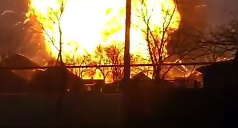 Пожар на АЗС, расположенной на улице Туманяна вблизи железнодорожной станции в Кизляре. 18 марта 2016 г. Кадр пользователя GameRыч https://www.youtube.com/watch?v=S1wdBmr_gBI Пожар на АЗС, расположенной на улице Туманяна вблизи железнодорожной станции в Кизляре. 18 марта 2016 г. Кадр пользователя GameRыч https://www.youtube.com/watch?v=S1wdBmr_gBI
