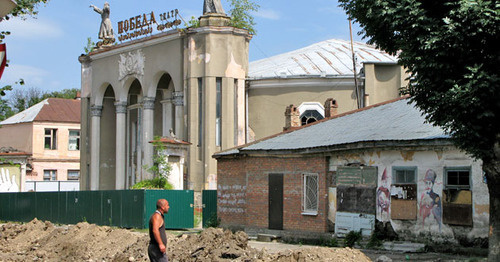 Работы проводит МУП "Управляющая компания "Водоканал". Нальчик, КБР. Фото http://kbrria.ru/ Работы проводит МУП "Управляющая компания "Водоканал". Нальчик, КБР. Фото http://kbrria.ru/