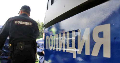 Полицейская машина. Фото http://www.riakchr.ru/policziya-ishhet-ochevidczev-napadeniya-terroristov-na-otdel-policzii/ Полицейская машина. Фото http://www.riakchr.ru/policziya-ishhet-ochevidczev-napadeniya-terroristov-na-otdel-policzii/