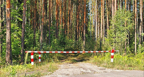 Шлакбаум при въезде в лес. Фото6 http://www.solnechnogorsk.me/novosti/1497-zapret-na-v-ezd-v-lesa-podmoskovya-prodlyat-do-11-avgusta Шлакбаум при въезде в лес. Фото6 http://www.solnechnogorsk.me/novosti/1497-zapret-na-v-ezd-v-lesa-podmoskovya-prodlyat-do-11-avgusta