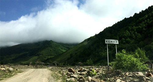 Въезд в Кенхи, Чечня. Фото: http://new.grozny-inform.ru/multimedia/photos/61001/ Въезд в Кенхи, Чечня. Фото: http://new.grozny-inform.ru/multimedia/photos/61001/