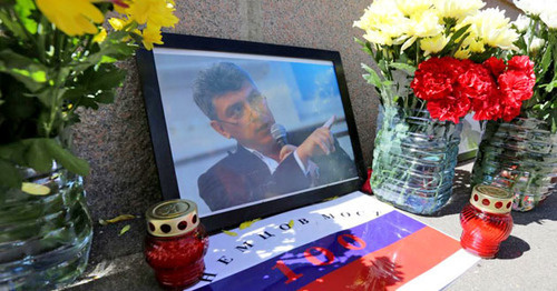 Мемориал Бориса Немцова на Большом Москворецком мосту. Фото: Ivan Trfilov (RFE/RL) Мемориал Бориса Немцова на Большом Москворецком мосту. Фото: Ivan Trfilov (RFE/RL)