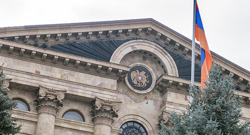 Флаг Армении на здании парламента. Фото: © Sputnik/ Асатур Есаянц Флаг Армении на здании парламента. Фото: © Sputnik/ Асатур Есаянц