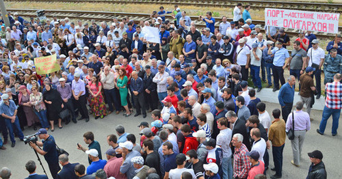 Митинг в Махачкалинском морском торговом порту. 30 мая 2016 г. Фото: пресс-служба ММТП
Митинг в Махачкалинском морском торговом порту. 30 мая 2016 г. Фото: пресс-служба ММТП