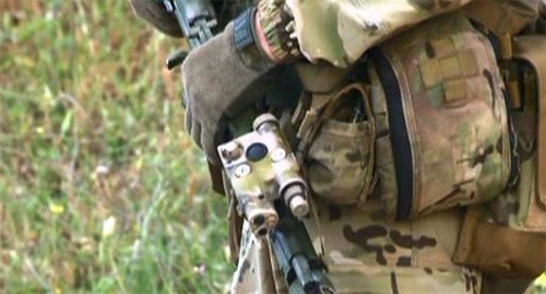 Сотрудник спецслужб. Фото: http://nac.gov.ru/kontrterroristicheskie-operacii/segodnya-nochyu-v-hode-kto-v-dagestane.html Сотрудник спецслужб. Фото: http://nac.gov.ru/kontrterroristicheskie-operacii/segodnya-nochyu-v-hode-kto-v-dagestane.html