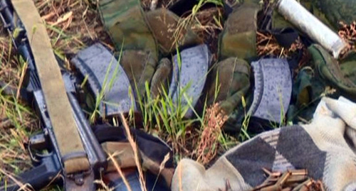 Оружие и боеприпасы. Фото: http://nac.gov.ru/kontrterroristicheskie-operacii/segodnya-nochyu-v-hode-kto-v-dagestane.html Оружие и боеприпасы. Фото: http://nac.gov.ru/kontrterroristicheskie-operacii/segodnya-nochyu-v-hode-kto-v-dagestane.html