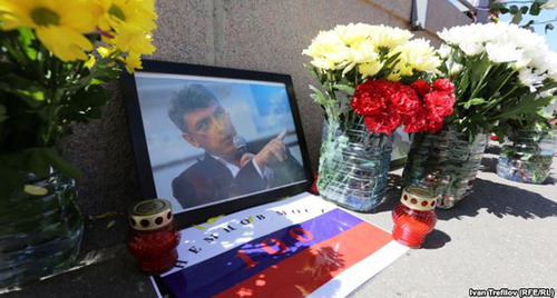 Портрет Немцова на месте его гибели. Фото: Иван Тревилоы RFE\RL http://www.svoboda.org/content/article/27790683.html Портрет Немцова на месте его гибели. Фото: Иван Тревилоы RFE\RL http://www.svoboda.org/content/article/27790683.html