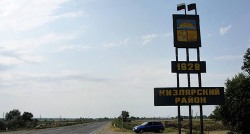 Стелла при въезде в Кизлярский район. Фото: http://www.odnoselchane.ru/?page=photos_of_category§=35&init_id=29860&com=photogallery Стелла при въезде в Кизлярский район. Фото: http://www.odnoselchane.ru/?page=photos_of_category§=35&init_id=29860&com=photogallery