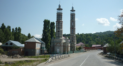 Мечеть в селе Ца Ведено. Фото: http://photo.qip.ru/users/muslim-megane/200119355/201068153/ Мечеть в селе Ца Ведено. Фото: http://photo.qip.ru/users/muslim-megane/200119355/201068153/