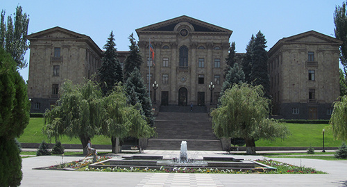Здание Парламента Армении. Фото Тиграна Петросяна для "Кавказского узла" Здание Парламента Армении. Фото Тиграна Петросяна для "Кавказского узла"