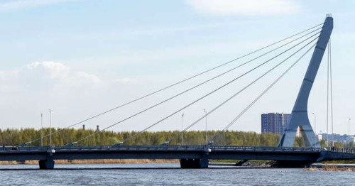 Мост через Дудергофский канал, которому власти присвоили имя Ахмата Кадырова. Фото: RFE/RL Мост через Дудергофский канал, которому власти присвоили имя Ахмата Кадырова. Фото: RFE/RL