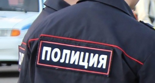 Надпись "полиция" на форменной одежде. Фото: http://www.ulyanovskcity.ru/novosti/proisshestvija/policeiskie-zaderzhali-dimitrovgradcev-s.html Надпись "полиция" на форменной одежде. Фото: http://www.ulyanovskcity.ru/novosti/proisshestvija/policeiskie-zaderzhali-dimitrovgradcev-s.html