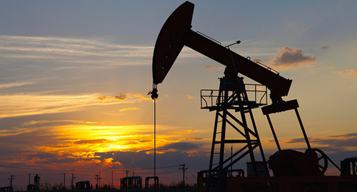 Нефтяная буровая вышка. Фото: http://www.vestikavkaza.ru/news/Rosneft-prodlila-litsenziyu-na-135-let-na-chechenskie-nedra.html Нефтяная буровая вышка. Фото: http://www.vestikavkaza.ru/news/Rosneft-prodlila-litsenziyu-na-135-let-na-chechenskie-nedra.html
