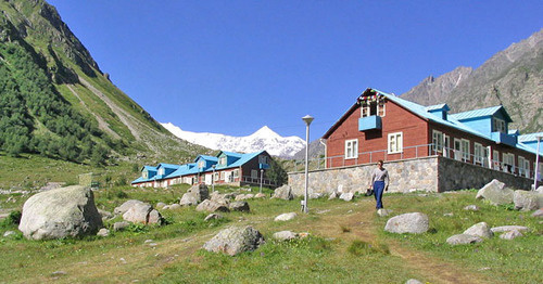 Альплагерь "Безенги". Фото: Гетман https://ru.wikipedia.org Альплагерь "Безенги". Фото: Гетман https://ru.wikipedia.org