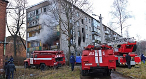 Пожар в семиэтажном доме в Ессентуках. Фото: http://26.mchs.gov.ru/operationalpage/operational/item/4093667/ Пожар в семиэтажном доме в Ессентуках. Фото: http://26.mchs.gov.ru/operationalpage/operational/item/4093667/