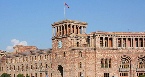 Здание правительства Армении. Фото: http://newsarmenia.am/news/armenia/serzh-sargsyan-novoe-pravitelstvo-armenii-budet-nadeleno-bolshoy-svobodoy-i-otvetstvennostyu/ Здание правительства Армении. Фото: http://newsarmenia.am/news/armenia/serzh-sargsyan-novoe-pravitelstvo-armenii-budet-nadeleno-bolshoy-svobodoy-i-otvetstvennostyu/