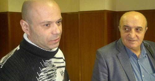 Дмитрий Павлюченков (слева) и его адвокат Карен Нерсесян в Мосгорсуде. 12 декабря 2012 г. Фото Юлии Буславской для "Кавказского узла" Дмитрий Павлюченков (слева) и его адвокат Карен Нерсесян в Мосгорсуде. 12 декабря 2012 г. Фото Юлии Буславской для "Кавказского узла"