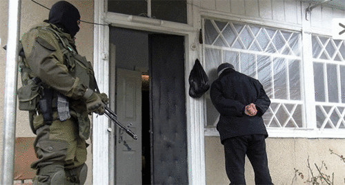 Задержание во время проведения КТО. Фото: http://nac.gov.ru/nakmessage/2015/04/07/v-kbr-provedena-kontrterroristicheskaya-operatsiya.html Задержание во время проведения КТО. Фото: http://nac.gov.ru/nakmessage/2015/04/07/v-kbr-provedena-kontrterroristicheskaya-operatsiya.html
