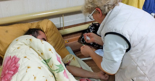 Оказание медицинской помощи участникам голодовки. Буйнакск, 11 октября 2016 г. Фото Патимат Махмудовой для "Кавказского узла" Оказание медицинской помощи участникам голодовки. Буйнакск, 11 октября 2016 г. Фото Патимат Махмудовой для "Кавказского узла"