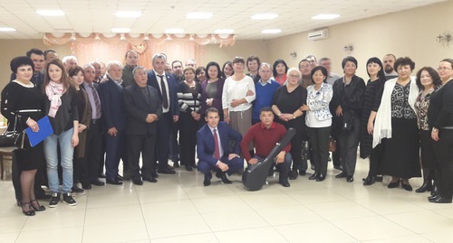Участники II международной научно-практической конференции "Ногайцы: XXI век: от истоков к грядущему". Поселок Эркен-Шахар, 14 октября 2016 года. Фото Аси Капаевой для "Кавказского узла". Участники II международной научно-практической конференции "Ногайцы: XXI век: от истоков к грядущему". Поселок Эркен-Шахар, 14 октября 2016 года. Фото Аси Капаевой для "Кавказского узла".