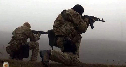 Силовики во время спецоперации. Фото: http://nac.gov.ru/kontrterroristicheskie-operacii/za-sutki-v-dagestane-provedeno-dve-specoperacii.html Силовики во время спецоперации. Фото: http://nac.gov.ru/kontrterroristicheskie-operacii/za-sutki-v-dagestane-provedeno-dve-specoperacii.html