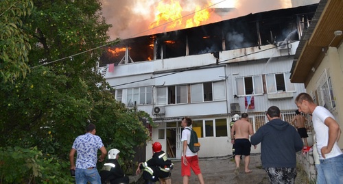 Сгоревший дом № 4 по ул. Цюрупа в Сочи. Фото Светланы Кравченко для "Кавказского узла". Сгоревший дом № 4 по ул. Цюрупа в Сочи. Фото Светланы Кравченко для "Кавказского узла".