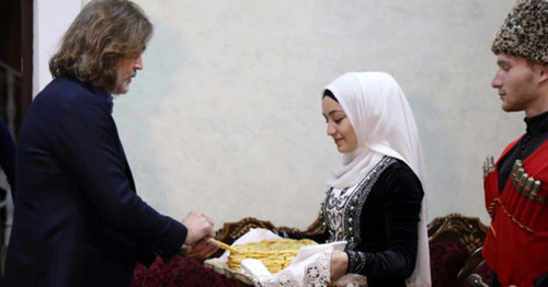 Никас Сафронов (слева) в Грозном. Фото https://chechnyatoday.com/content/view/295718 Никас Сафронов (слева) в Грозном. Фото https://chechnyatoday.com/content/view/295718