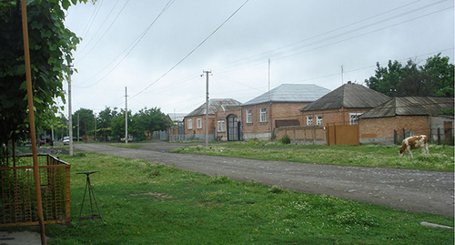 Улица в Правобережном районе Северной Осетии. Фото: Farn1, https://en.wikipedia.org/wiki/Pravoberezhny_District,_Republic_of_North_Ossetia-Alania#/media/File:Bataqojy_uyng.jpg Улица в Правобережном районе Северной Осетии. Фото: Farn1, https://en.wikipedia.org/wiki/Pravoberezhny_District,_Republic_of_North_Ossetia-Alania#/media/File:Bataqojy_uyng.jpg