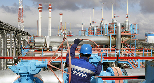 Сотрудник компании "Газпром". Фото:
Фото: gazprom.com Сотрудник компании "Газпром". Фото:
Фото: gazprom.com