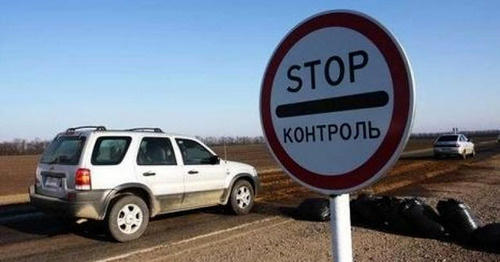Дорожный знак. Фото: Владимир Аносов / Югополис Дорожный знак. Фото: Владимир Аносов / Югополис