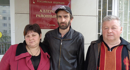 Мардирос Демерчян (в центре) супруга Людмила и адвокат Адександр Бойченко. Фото Светланы Кравченко Мардирос Демерчян (в центре) супруга Людмила и адвокат Адександр Бойченко. Фото Светланы Кравченко