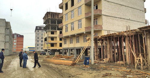 Строительство многоэтажных домов в Махачкале. Фото http://www.riadagestan.ru/ Строительство многоэтажных домов в Махачкале. Фото http://www.riadagestan.ru/