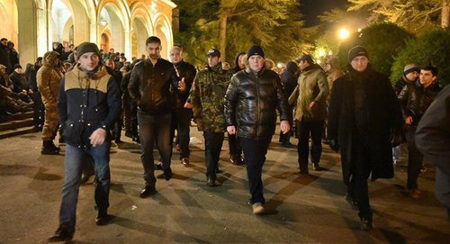 Сторонники оппозиции в Сухуме. Фото © Sputnik.
http://sputnik-abkhazia.ru/Abkhazia/20161216/1020072696/sxod--oppozicii-zavershilsya-v-suxume.html