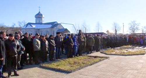 Митинг, посвященный памяти воинов, погибших в Чечне. Фото http://onkavkaz.com/novosti/1756-miting-v-pamjat-o-pogibshih-v-chechne-proshel-v-adygee.html Митинг, посвященный памяти воинов, погибших в Чечне. Фото http://onkavkaz.com/novosti/1756-miting-v-pamjat-o-pogibshih-v-chechne-proshel-v-adygee.html
