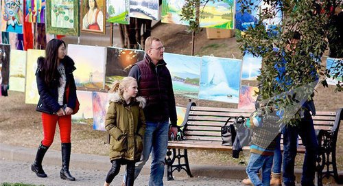 Туристы в Тбилиси. Фото © Sputnik/ Александр Имедашвили
 http://sputnik-georgia.ru/georgia/20170104/234434533/Rekordnoe-kolichestvo-rossijan-pobyvalo-v-Gruzii-v-2016-godu.html