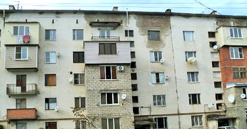Аварийный дом в поселке Адиюх. Нальчик, 2013 г. Фото Людмилы Маратовой для "Кавказского узла" Аварийный дом в поселке Адиюх. Нальчик, 2013 г. Фото Людмилы Маратовой для "Кавказского узла"