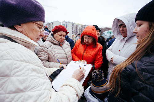 Жители микрорайона «Восточно-Кругликовский» в Краснодаре на пикете. 4 февраля 2017 года. Фото лидера инициативной группы жителей ЖК "Восточно-Кругликовский" Алексея Волощука для "Кавказского узла" Жители микрорайона «Восточно-Кругликовский» в Краснодаре на пикете. 4 февраля 2017 года. Фото лидера инициативной группы жителей ЖК "Восточно-Кругликовский" Алексея Волощука для "Кавказского узла""