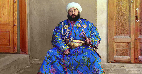 Сейид Алим-хан, эмир Бухарский. Фото: Прокудин-Горский Сергей Михайлович, 1911 год. https://ru.wikipedia.org/ Сейид Алим-хан, эмир Бухарский. Фото: Прокудин-Горский Сергей Михайлович, 1911 год. https://ru.wikipedia.org/